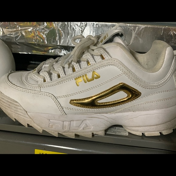 fila disruptor overbranded
